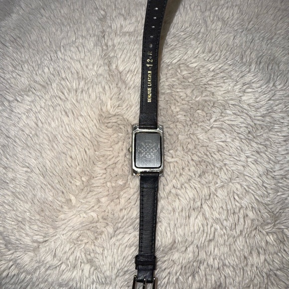 Ladies Louis Vuitton Vintage Watch‎ Black And White Needs 